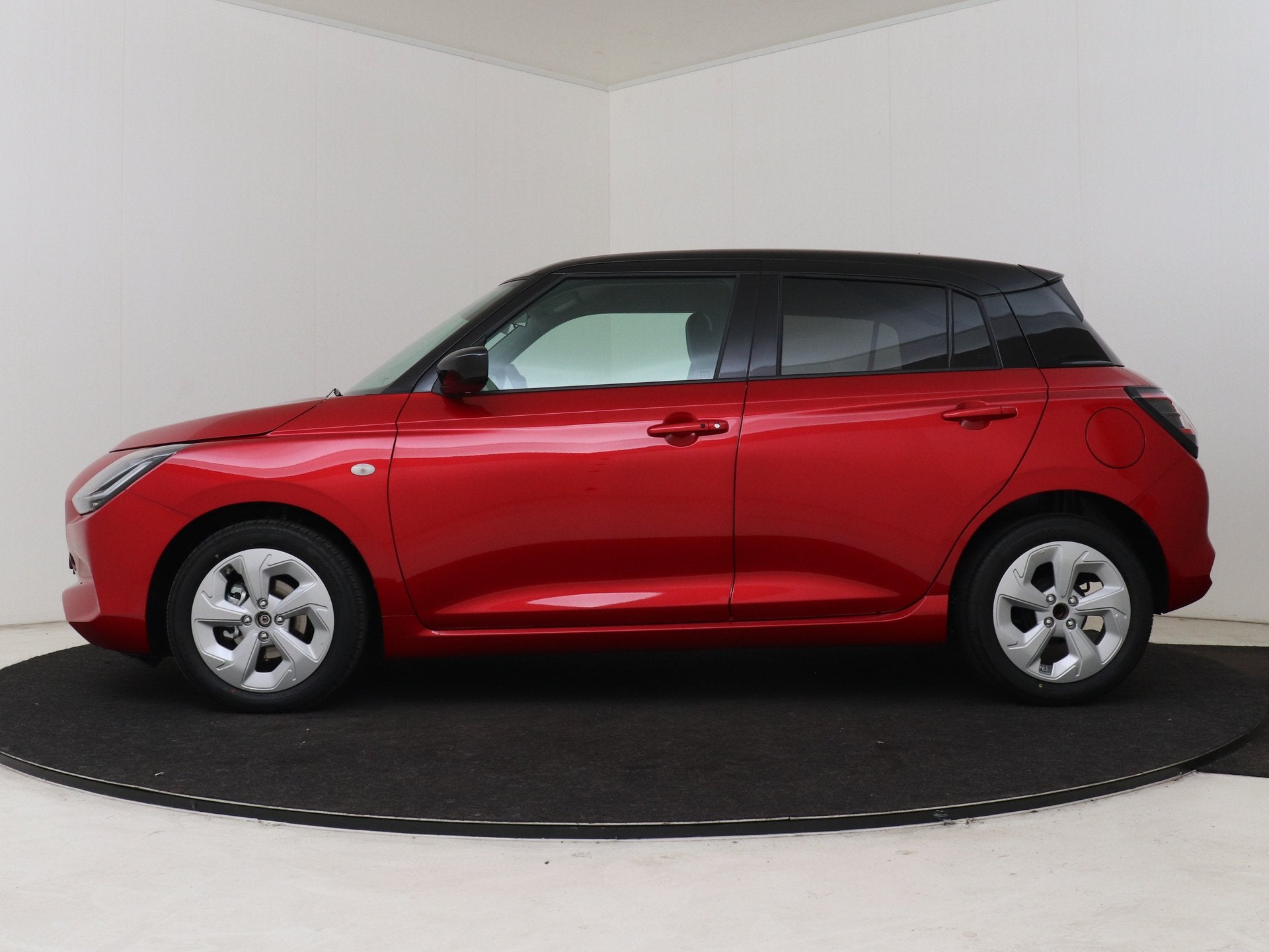 Suzuki Swift 1.2 Select Smart Hybrid | 16" Velgen | Stoelver, 12 maanden, Stof, Zwart, 82 pk