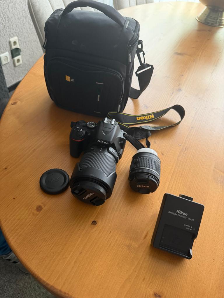 Nikon D3500 met Nikon lens18-55mm lens en Tamron 62mm, Ophalen of Verzenden, Gebruikt, Standaardlens, Zoom