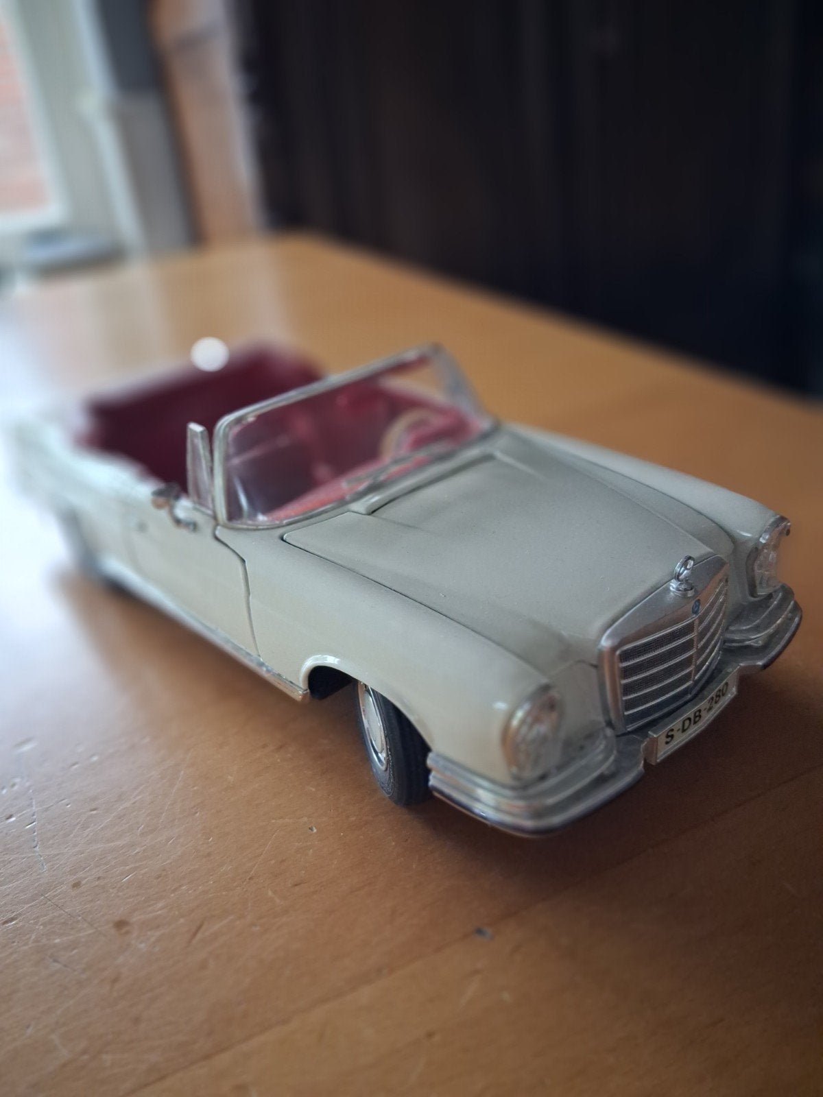 Mercedes Benz 280SE (1965) schaalmodel 1:18, Ophalen of Verzenden, Zo goed als nieuw