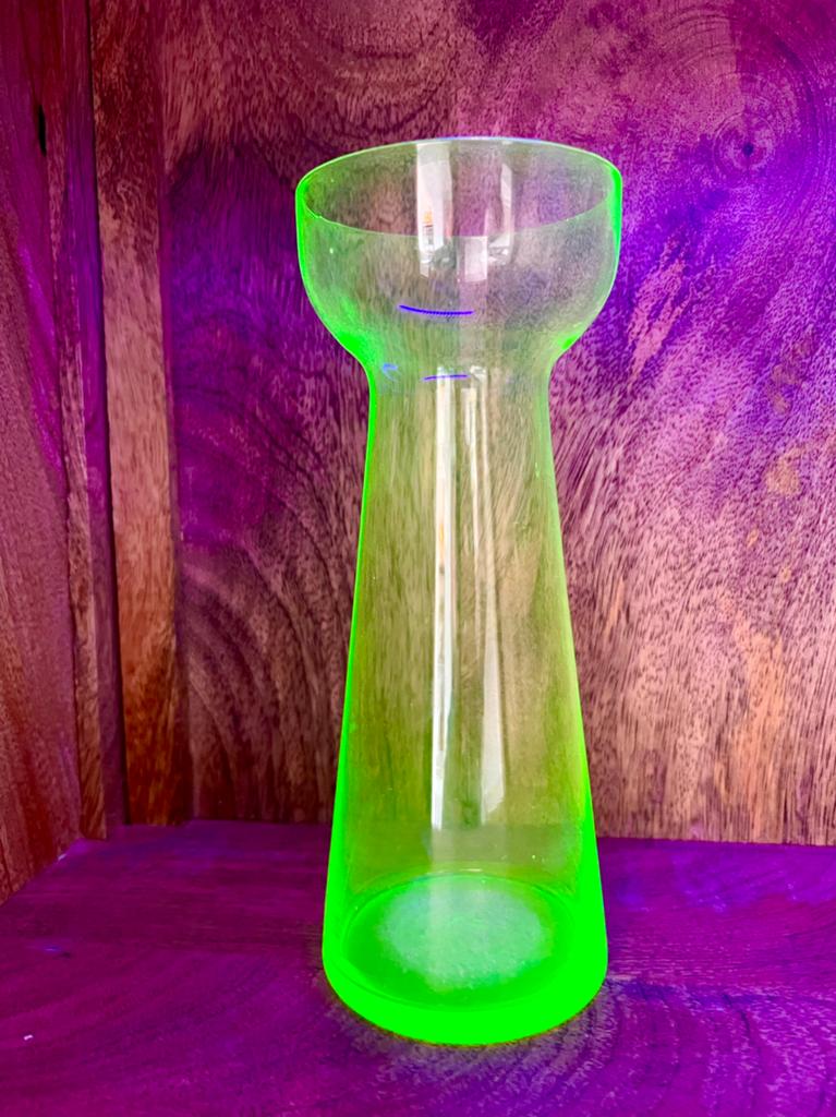 Vaas uranium glas, Antiek en Kunst, Antiek | Glas en Kristal, Ophalen of Verzenden