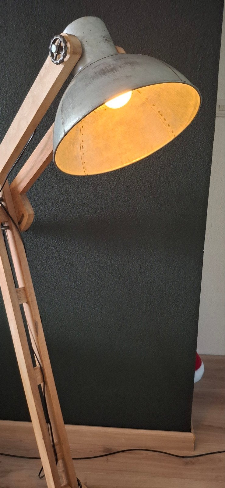 Industriële Vloerlamp Hout & Metaal - Verstelbaar, Huis en Inrichting, Lampen | Vloerlampen, Ophalen, Industrieel, Modern, E27 (groot)