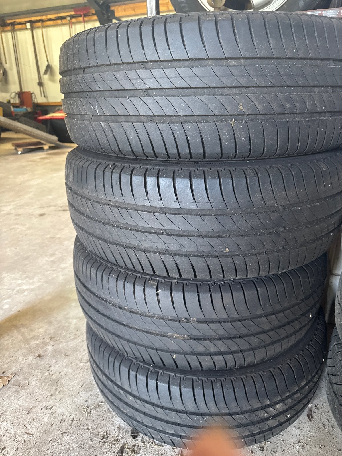 Vrijwel nieuwe Michelin Agilis camperbanden 235/60R17C, Ophalen, 17 inch, 235 mm, Band(en)