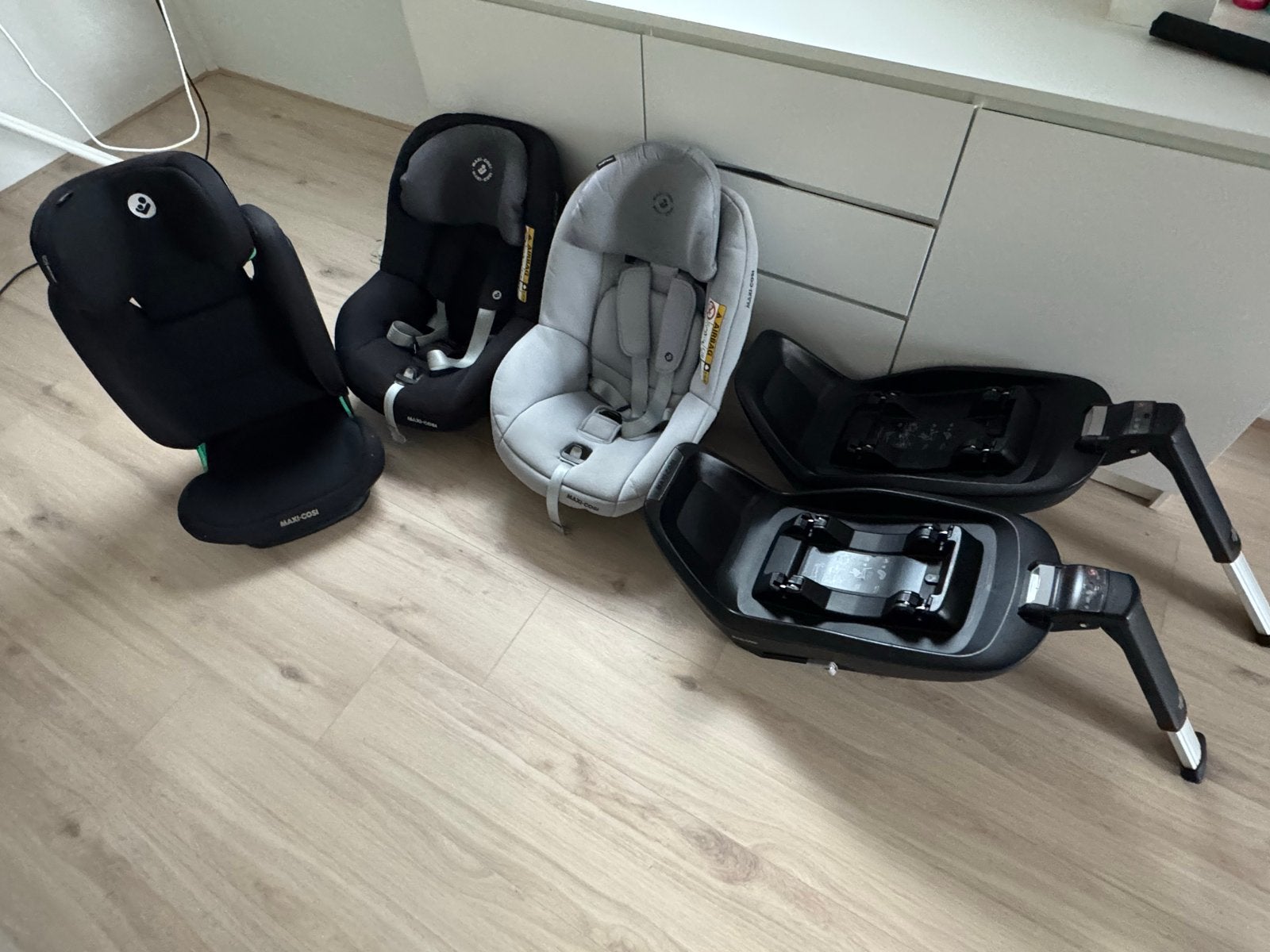 Maxi-Cosi Autostoeltjes Set: 2x Pearl Smart i-Size + RodiFix, Ophalen, Verstelbare rugleuning, Gebruikt, 0 t/m 18 kg