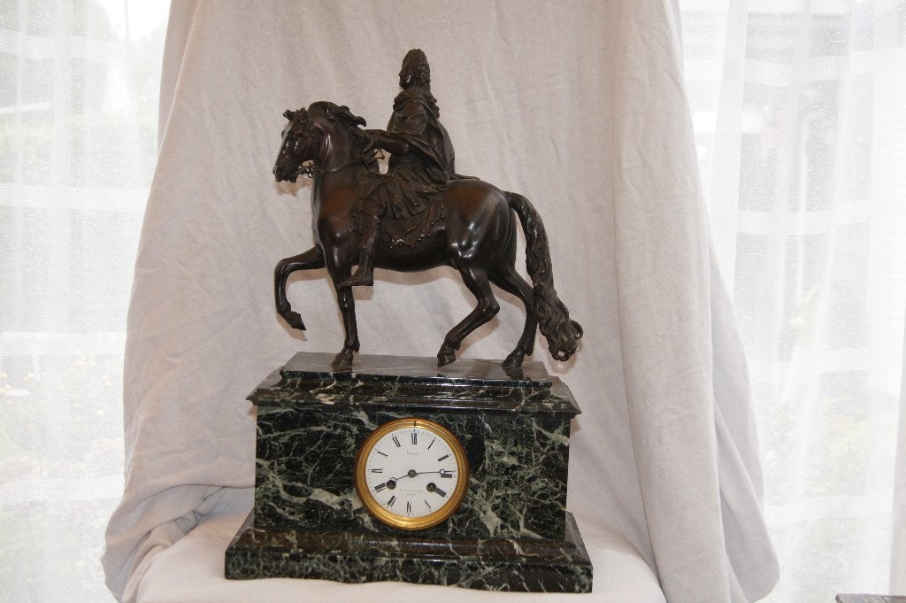 Antieke bronzen ruiterklok op marmeren sokkel, Antiek en Kunst, Antiek | Klokken, Ophalen of Verzenden
