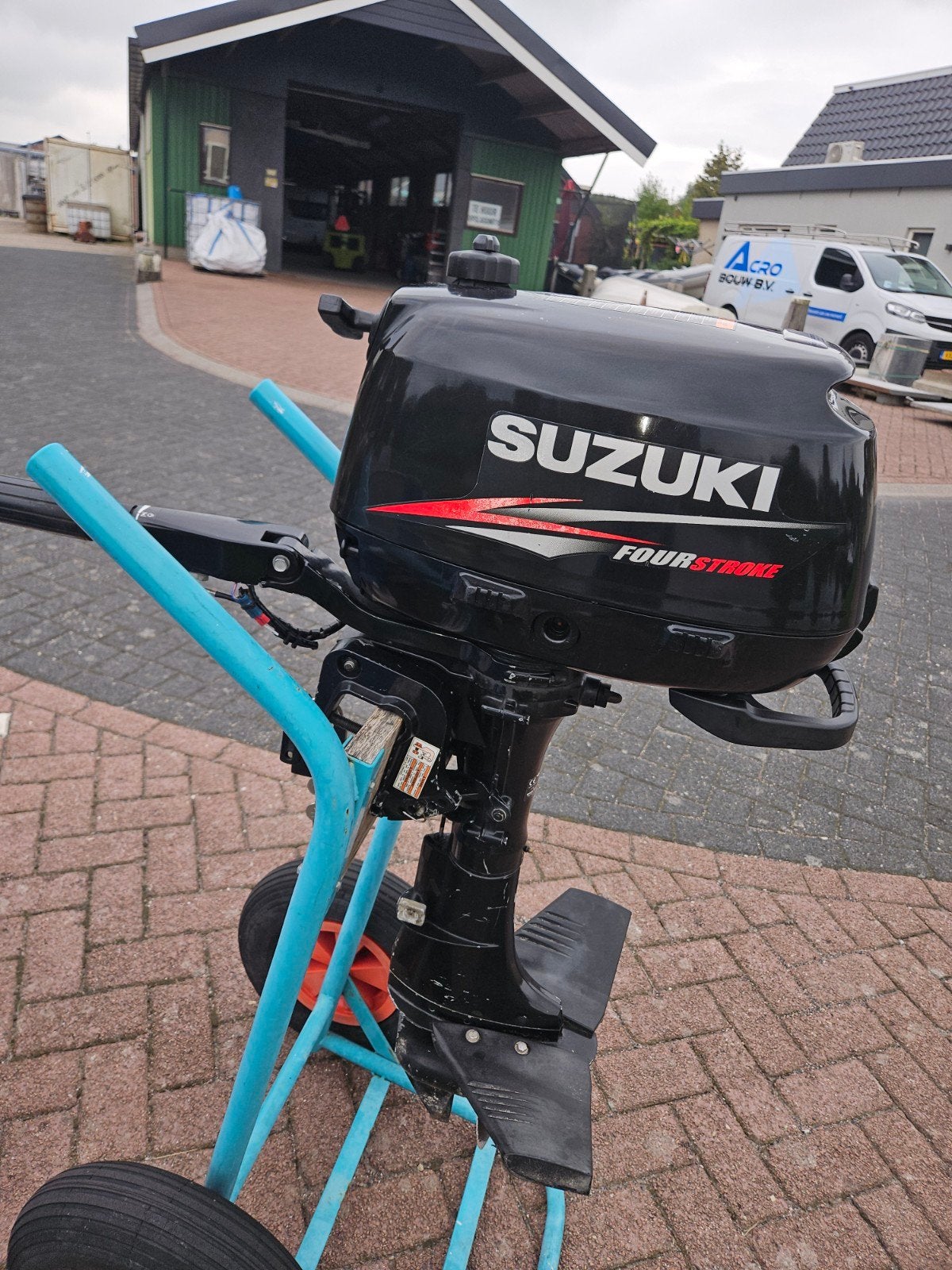 Foto 9 van Toerboot Visboot Jeanneau Cap 360 en een Suzuki 4 pk 4-takt