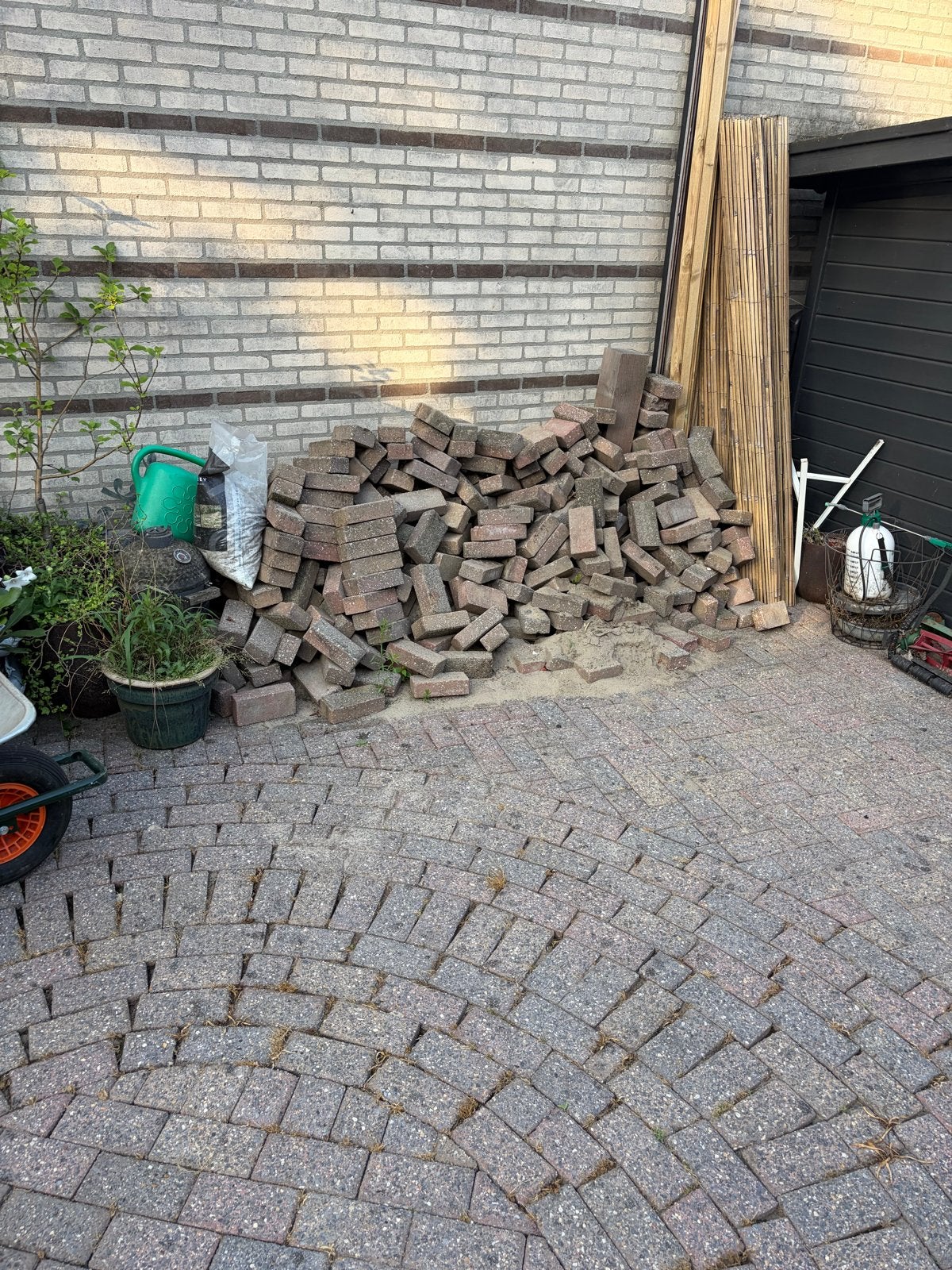 Gebruikte klinkers voor tuin of bestrating, Tuin en Terras, Tegels en Klinkers, Ophalen, Gebruikt, Beton, Klinkers