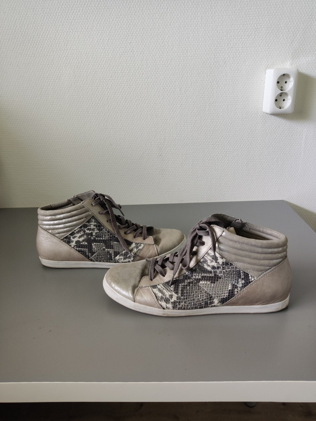 Gabor sneakers maat 9 (43), Kleding | Dames, Schoenen, Gabor, Ophalen of Verzenden, Grijs, Sneakers of Gympen
