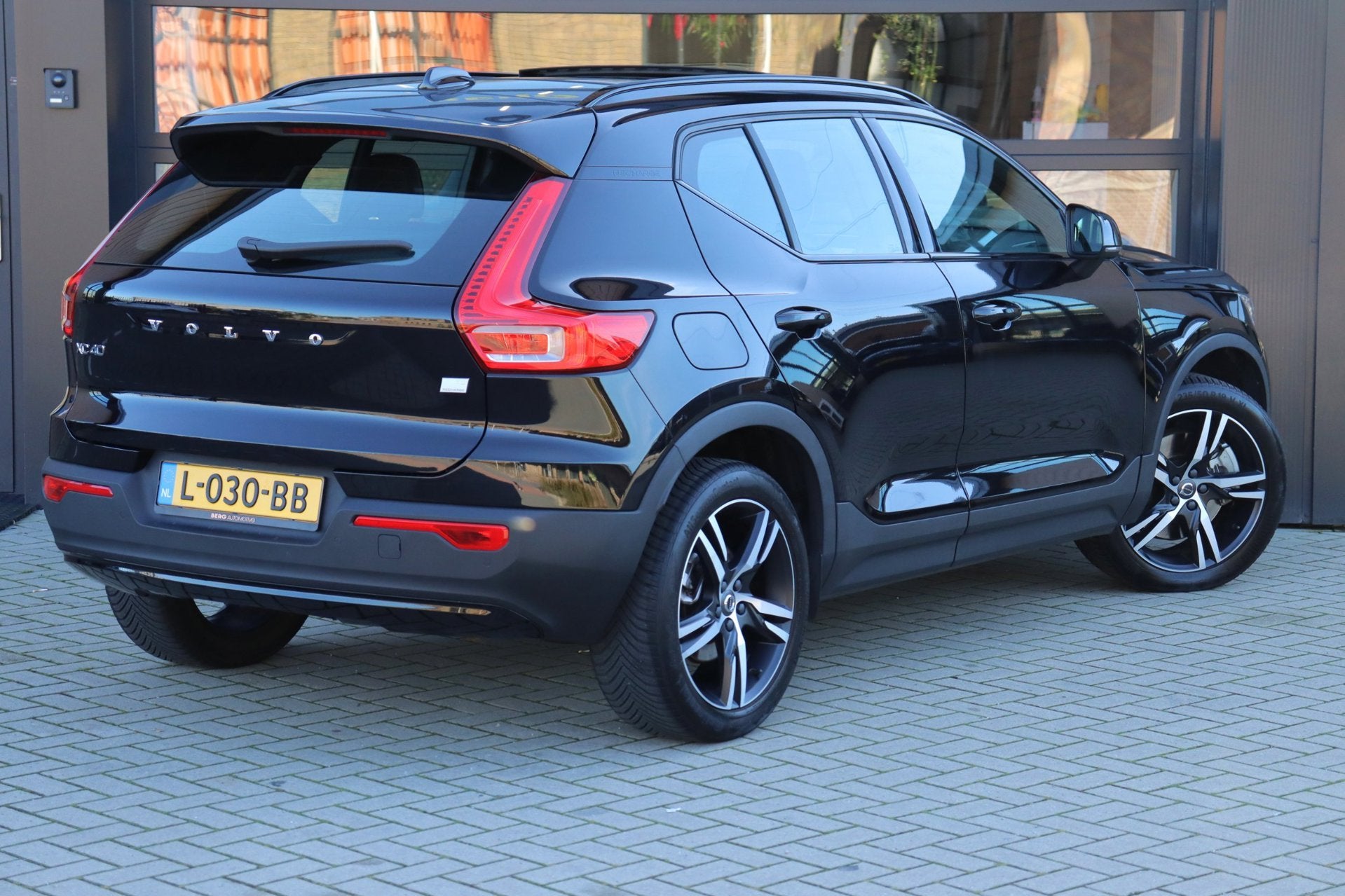 Volvo XC40 1.5 T5 Recharge R-Design | NAP | Eerste Eigenaar, Euro 6, Zwart, Bedrijf, Hybride Elektrisch/Benzine