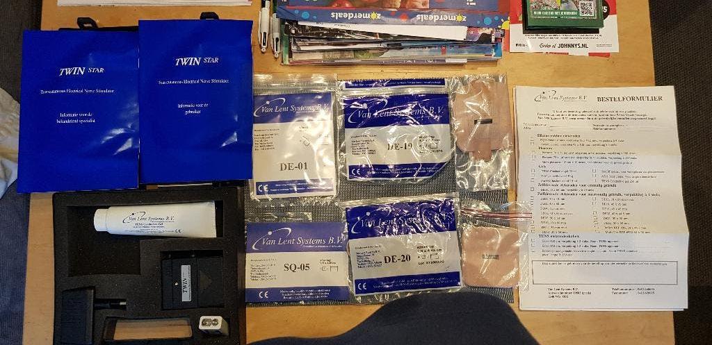TwinStar DualChannel TENS elektrische spier-/zenuwstimulator, Ophalen of Verzenden, Zo goed als nieuw