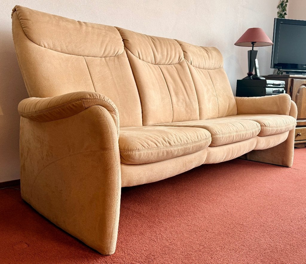 Comfortabele 2- & 3-zitsbank met suède-look en hocker, Huis en Inrichting, Ophalen, Modern, Comfortabel, Driepersoons, 75 tot 100 cm