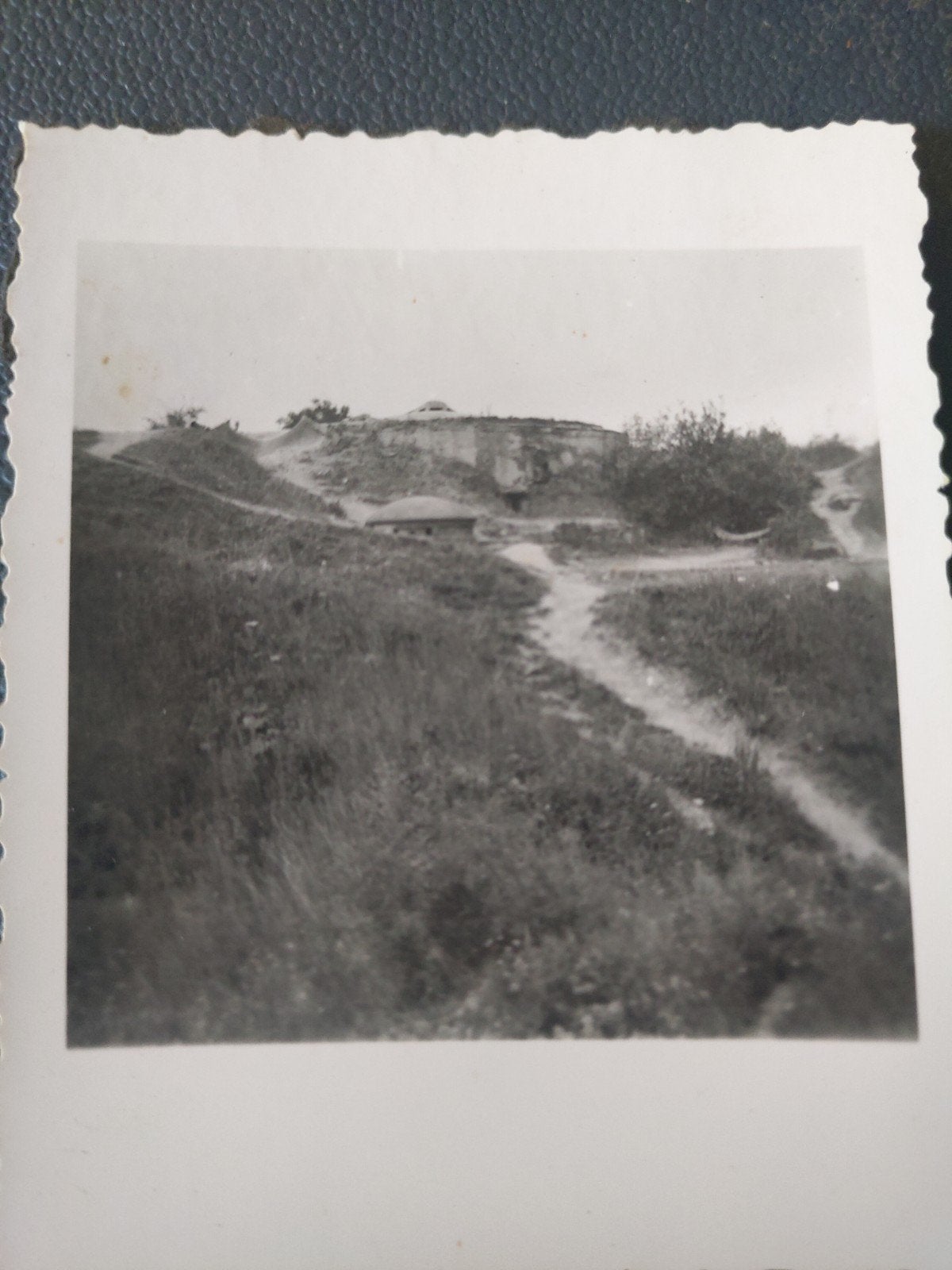 wo2foto Duitse bunker nr1kijk vlug
verzendkosten €1,40, Verzamelen, Ophalen of Verzenden, Duitsland, Embleem of Badge