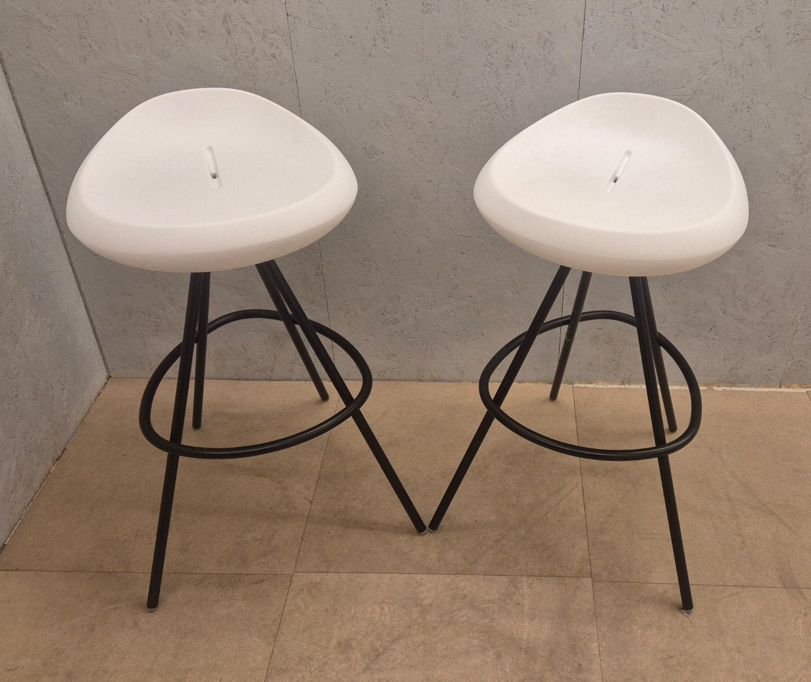 2x LONC Beaser 800 design barkruk Rogier Waaijer, Ophalen, LONC, Kunststof, Met voetsteun