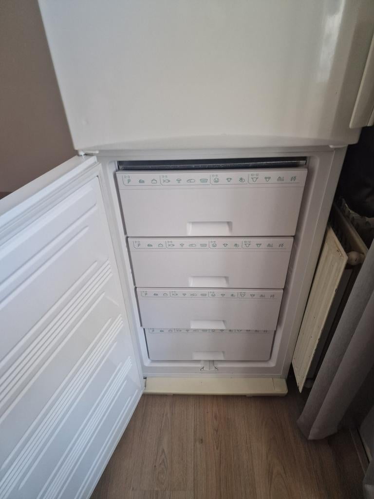Miele Koel-vriescombinatie - Uitstekende staat, Minder dan 60 cm, Zo goed als nieuw, Vrijstaand, 160 cm of meer