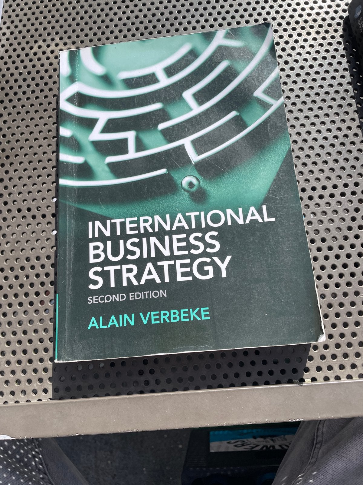 International Business Strategy - Alain Verbeke (2e editie), Ophalen of Verzenden, Zo goed als nieuw, Economie en Marketing