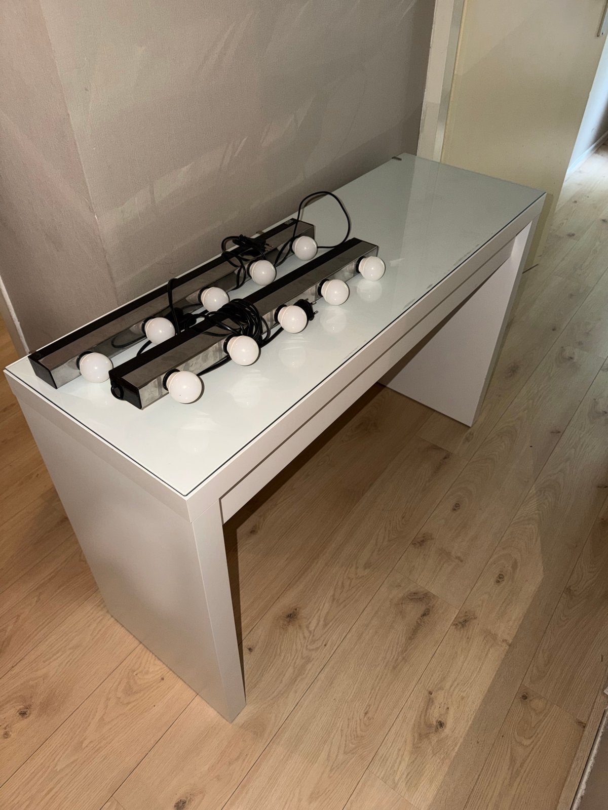 IKEA MALM Toilettafel met MUSIK wandlampen en spiegel, Ophalen, 100 tot 150 cm, Zo goed als nieuw, Minder dan 100 cm