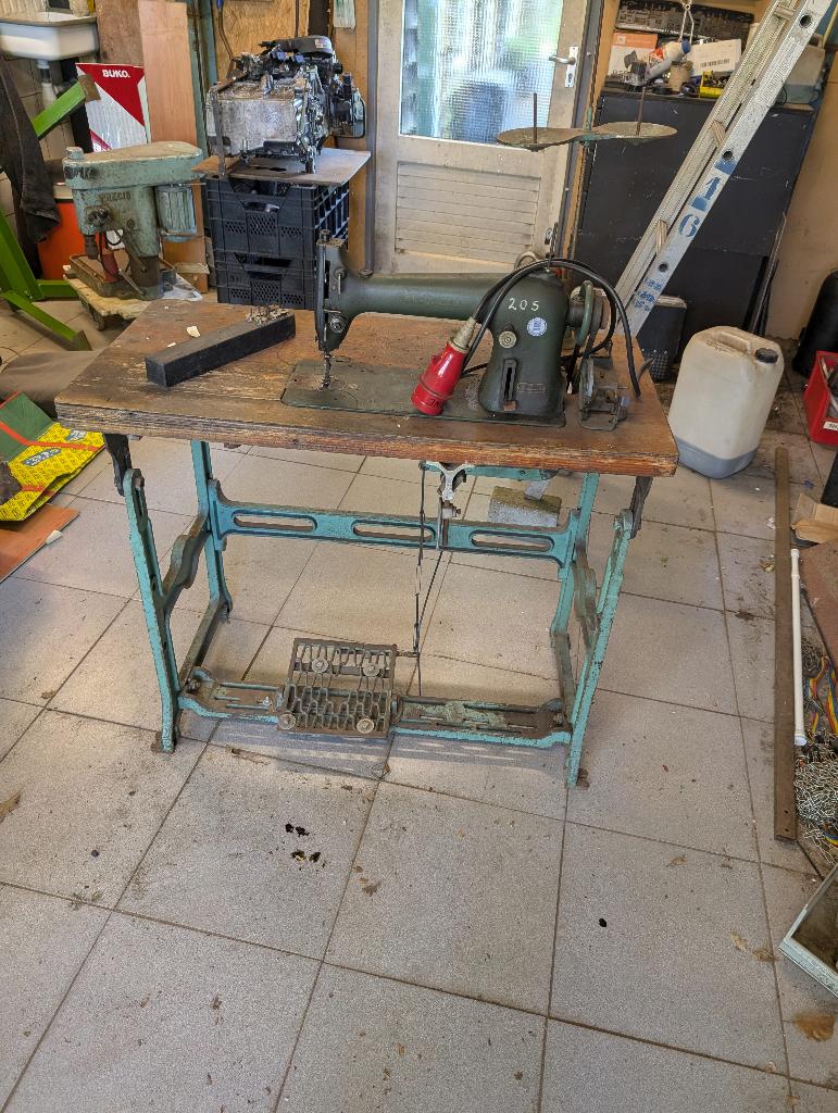 Husqvarna industriele naaimachine 380V krachtstroom vintage, Hobby en Vrije tijd, Naaimachines en Toebehoren, Ophalen, Gebruikt
