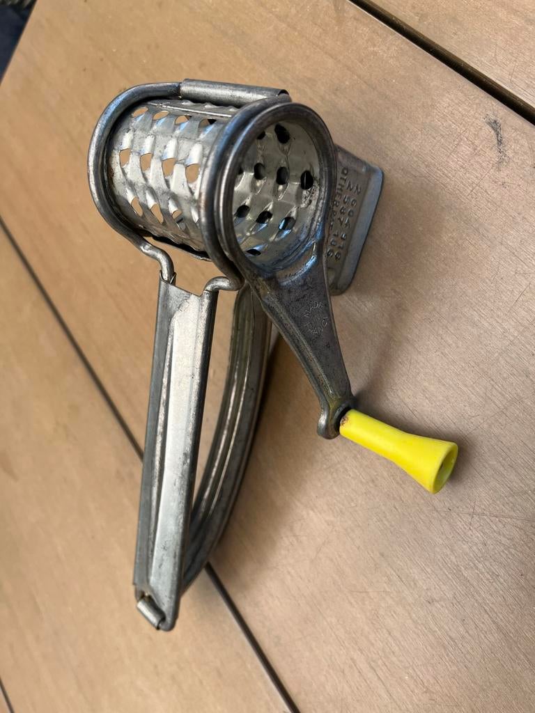 Vintage Mouli kaas- en kruidenrasp uit de jaren 50, Frankrij, Ophalen of Verzenden