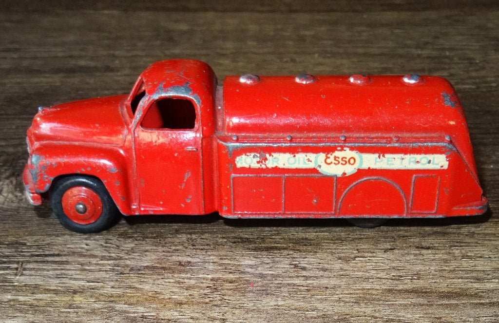 Dinky Toys Tanker Esso Motor Oil – Petrol., Ophalen of Verzenden, Gebruikt, Auto, Dinky Toys