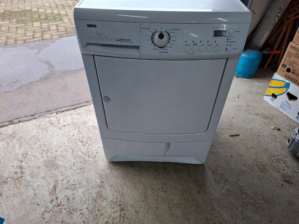 uitstekende zanussi condens wasdroger, Ophalen, 6 tot 8 kg, Zo goed als nieuw, Energieklasse A of zuiniger