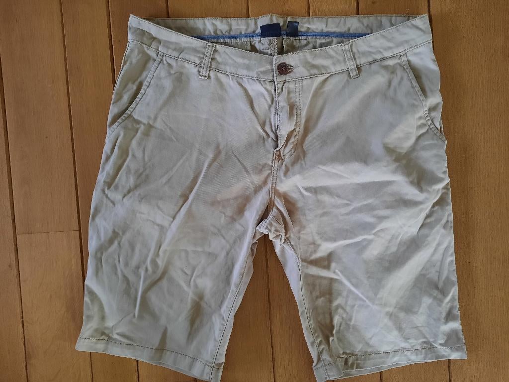 LIVERGY chino bermuda beige maat 48, Kleding | Heren, Broeken en Pantalons, Maat 48/50 (M), Beige, Ophalen of Verzenden, Zo goed als nieuw