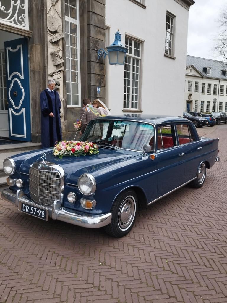 Trouwauto Mercedes Heckflosse voor uw droomdag schoolgala