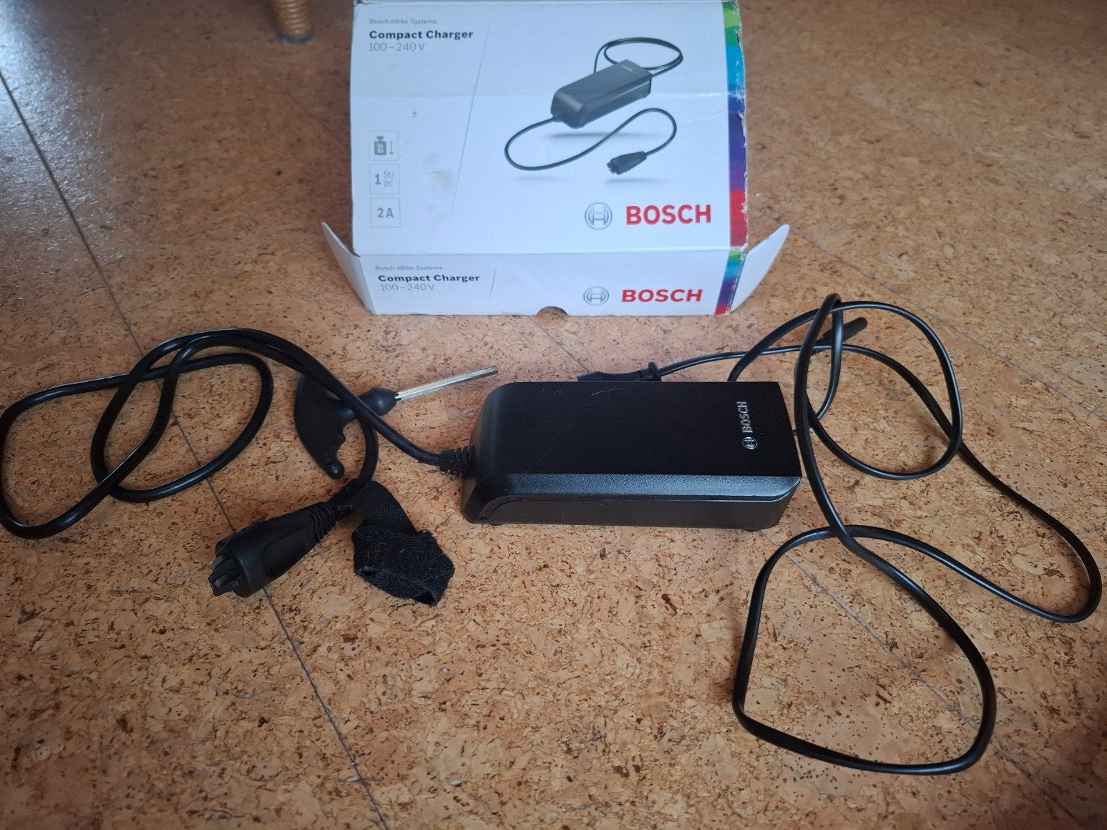 Bosch Compact Charger 100-240V E-bike Oplader, Fietsen en Brommers, Fietsaccessoires | Fietsaccu's, Ophalen of Verzenden, Gebruikt