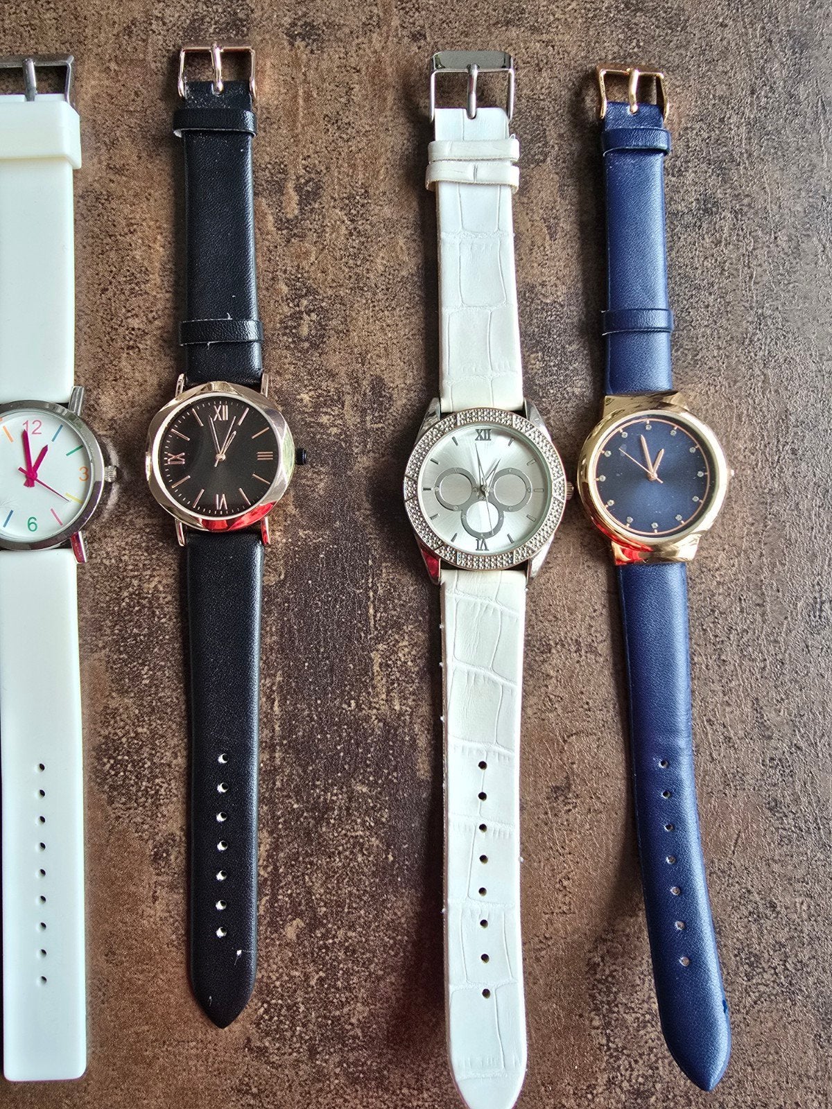 Set van 4 LBVYR mooie dameshorloges – Nieuwstaat, Swarovski, Sieraden, Tassen en Uiterlijk, Ophalen of Verzenden, Overige merken
