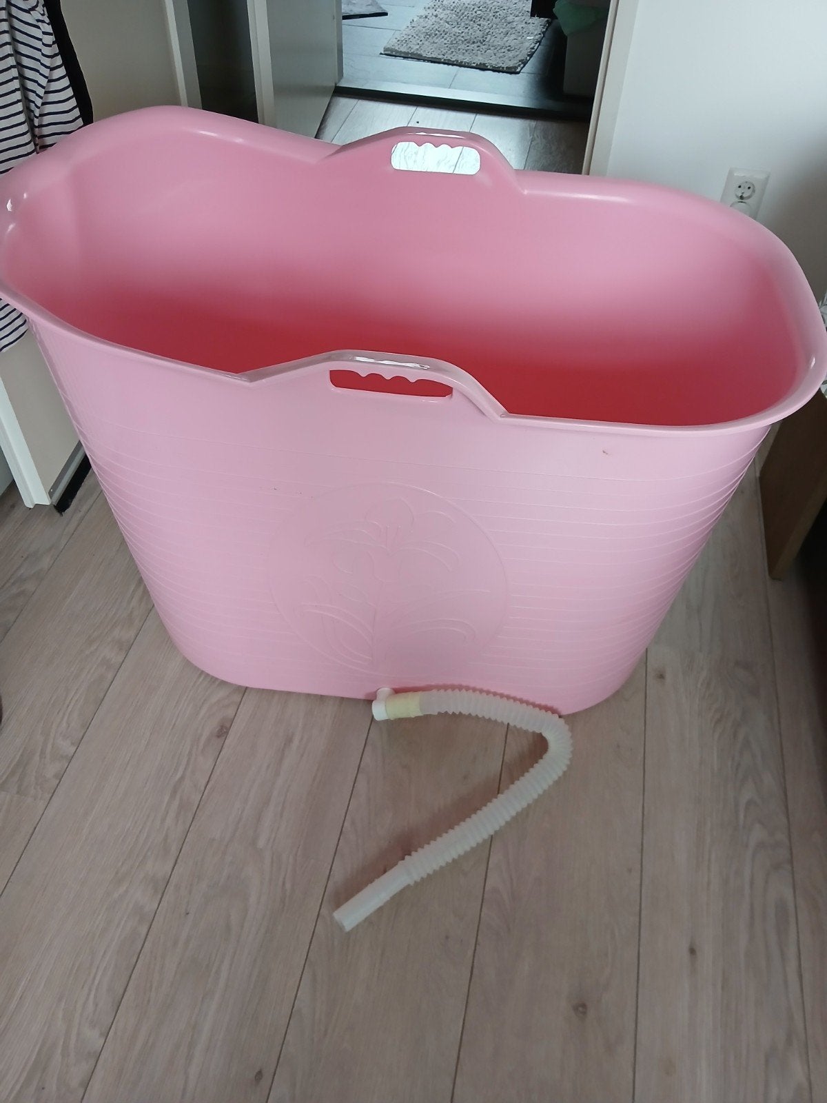 Roze bad voor volwassenen met afvoerslang, Ophalen, Gebruikt, Overige typen, 50 tot 100 cm