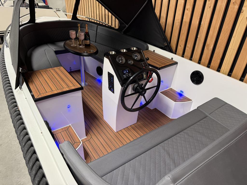 Demo CLEVER 600 DELUXE '40PK HONDA' AUDIO KOELKST LED! 2026!, Watersport en Boten, 6 meter of meer, Zo goed als nieuw, 30 tot 50 pk