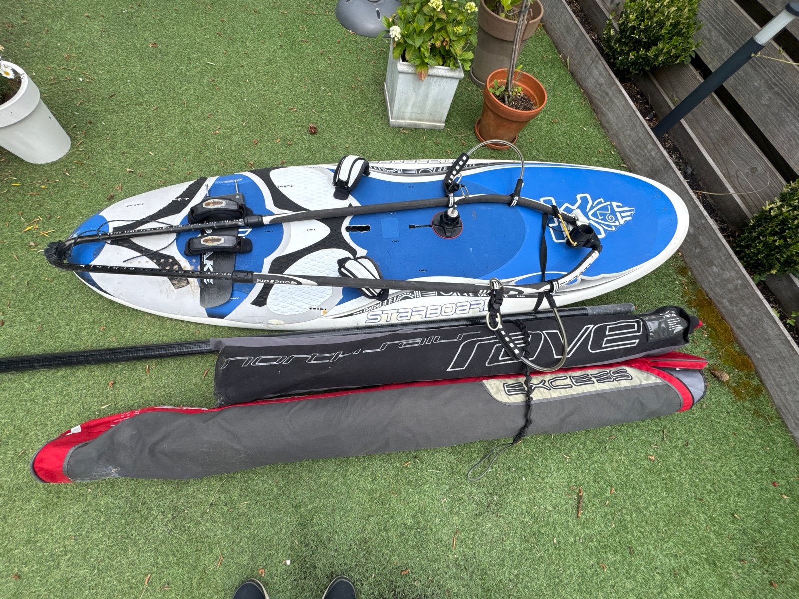 Starboard Windsurfplank met Giek en Mast 139 liter, Watersport en Boten, Windsurfen, Gebruikt, Met giek, Minder dan 250 cm, Minder dan 3.5 m²