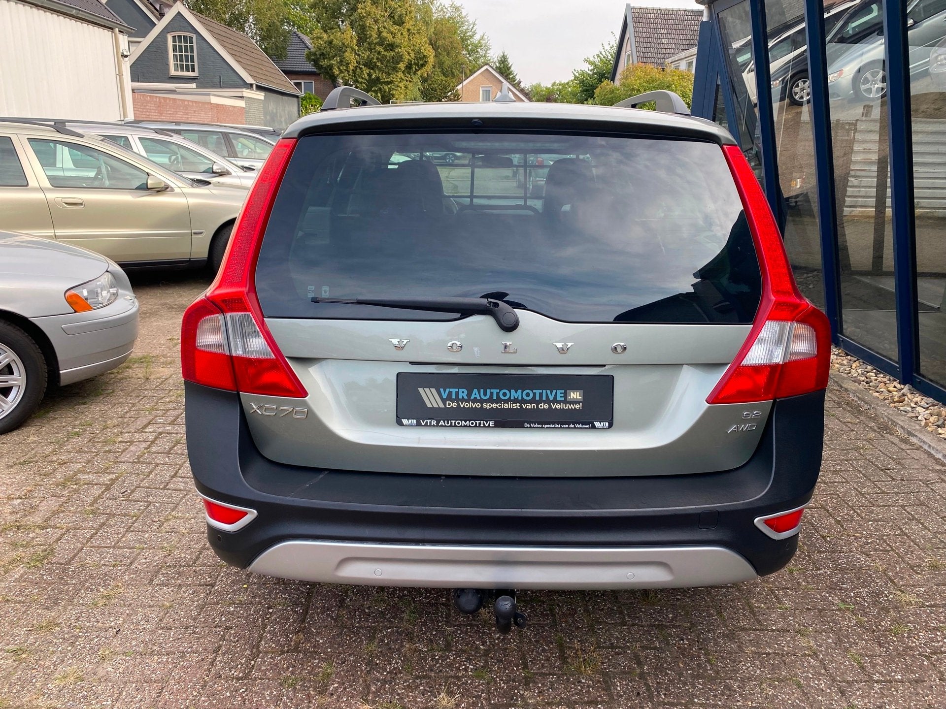 Volvo XC70 3.2 Momentum AWD Automaat LEER / TREKHAAK / YOUNG, Automaat, 238 pk, Gebruikt, XC70