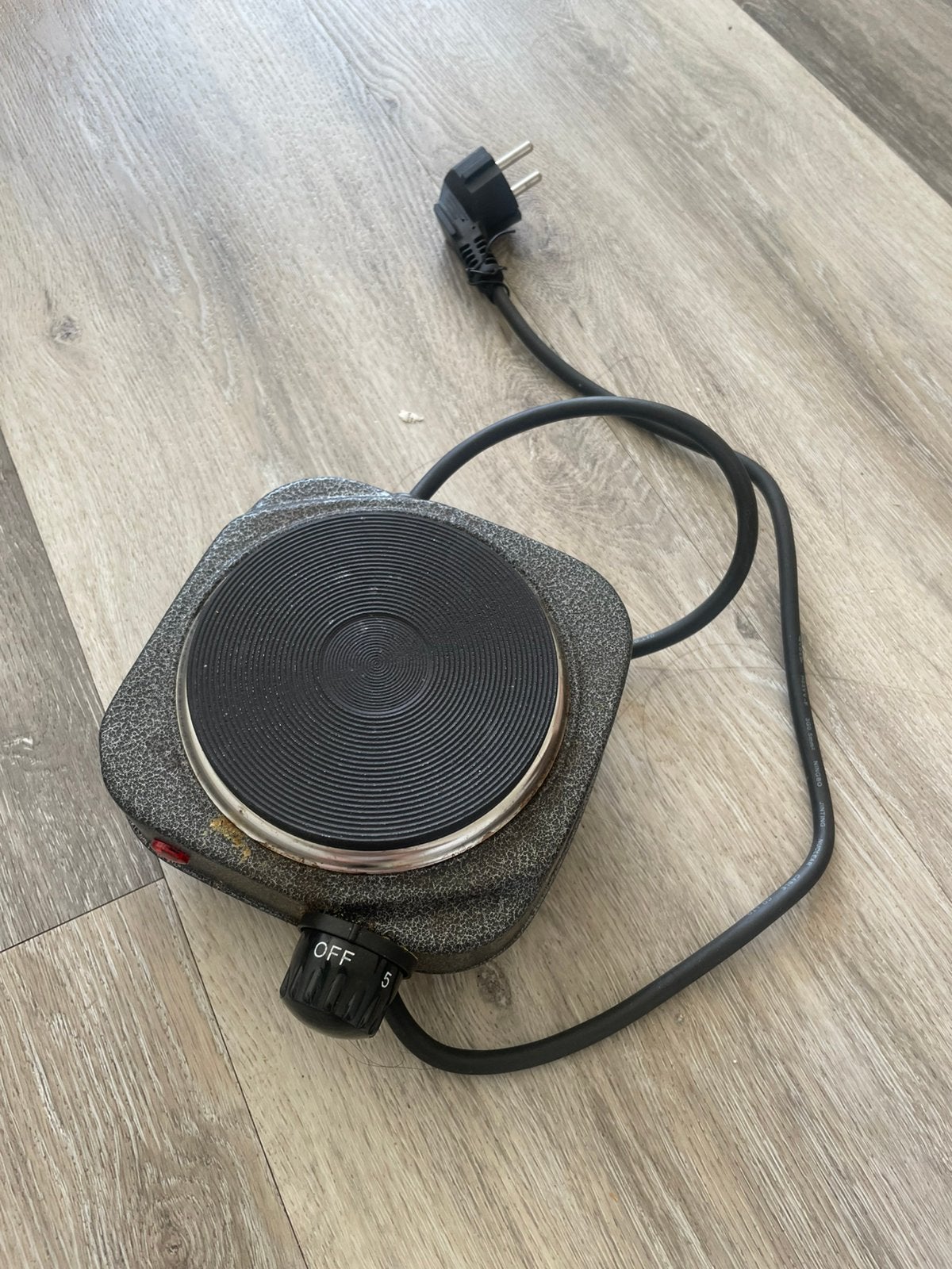 portable electric stove 500w, Witgoed en Apparatuur, Fornuizen, 3 kookzones of minder, Ophalen of Verzenden, Zo goed als nieuw