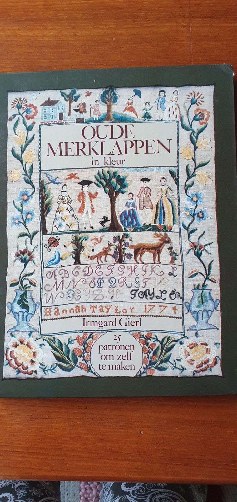 Oude Merklappen in Kleur - Borduurpatronen, Ophalen of Verzenden, Gelezen, Borduren en Naaien, Irmgard Gierl