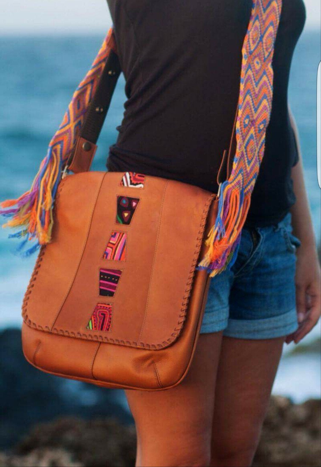 Leren schoudertas met kleurrijke Wayuu details, Ophalen of Verzenden, Nieuw, Bruin, Schoudertasje