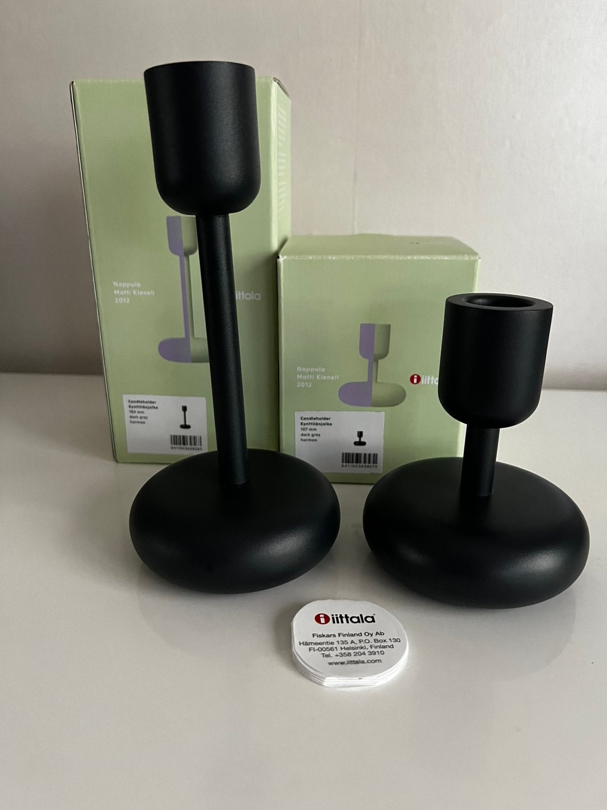 Nieuw 2 Iittala Nappula Kandelaar Antraciet Grijs Klenell, Nieuw, Ophalen of Verzenden, Metaal, Kandelaar