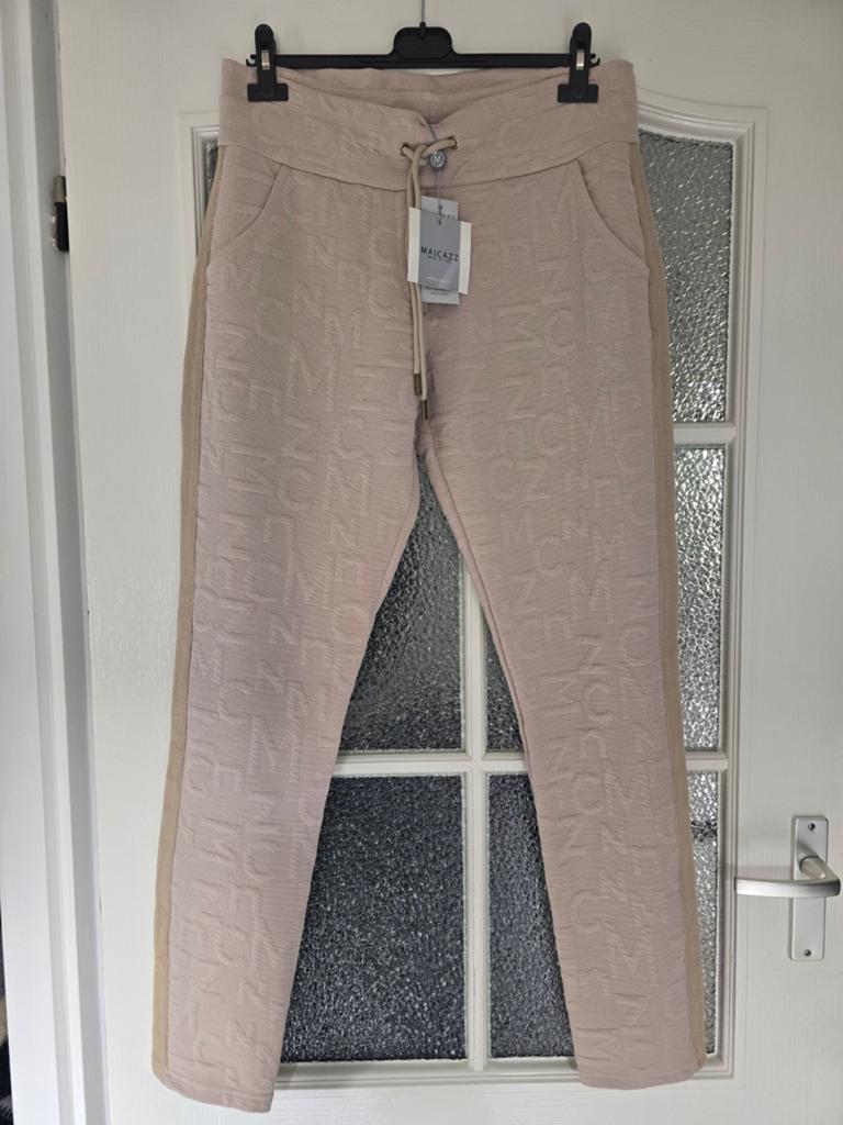 Nieuwe broek maicazz xl zand, Kleding | Dames, Broeken en Pantalons, Beige, Maat 46/48 (XL) of groter, Nieuw, Ophalen of Verzenden