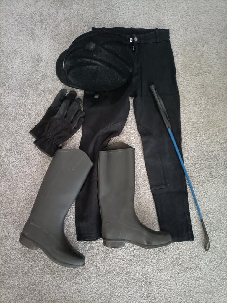 Paardrijset broek, laarzen, cap en zweepje, Ophalen, Gebruikt, Kinderen, Overige typen
