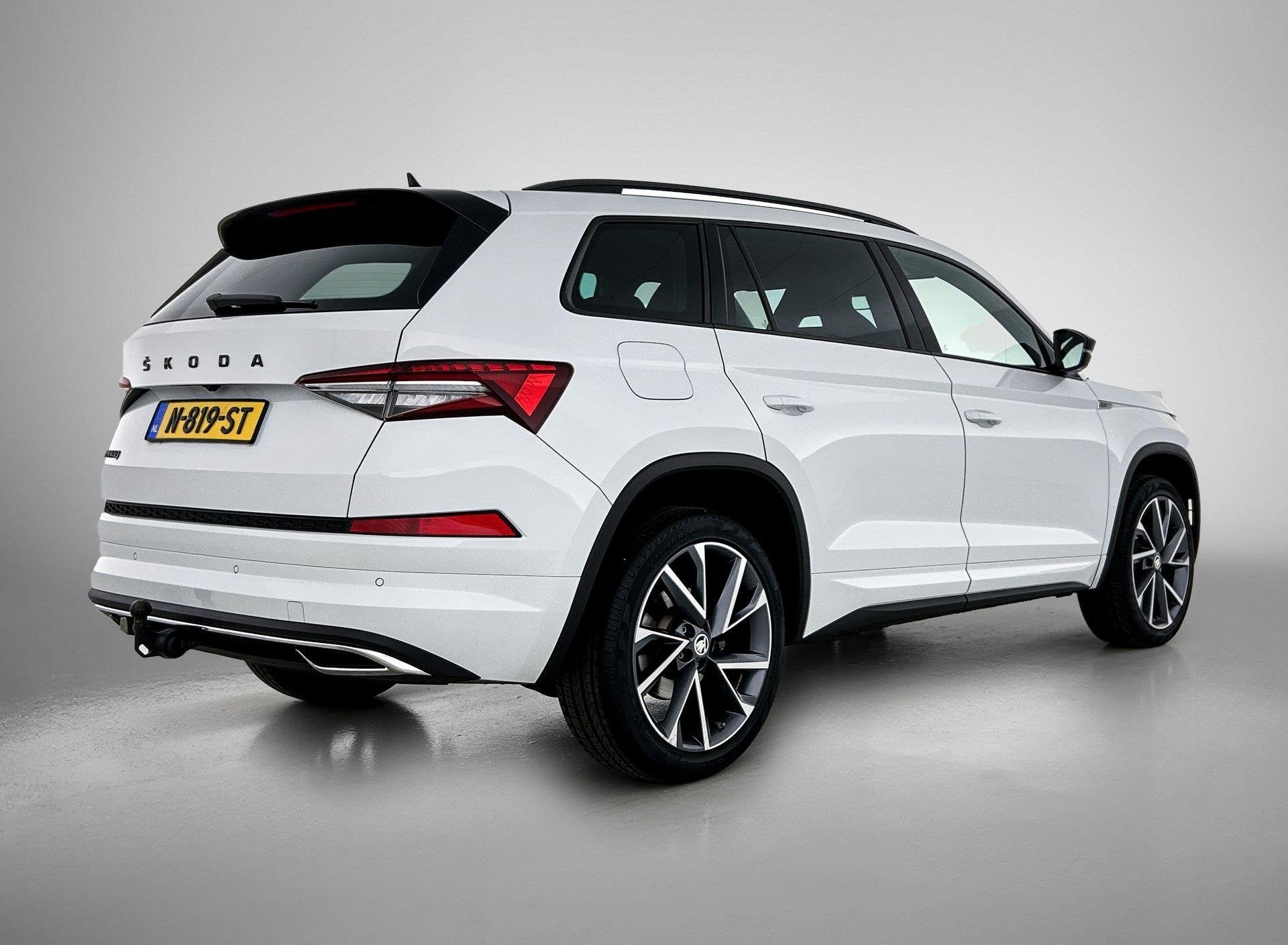 Skoda Kodiaq 1.5 TSI Sportline Business | NAVIGATIE | VIRTUA, Auto's, 12 maanden, 4 cilinders, Alcantara, Wit