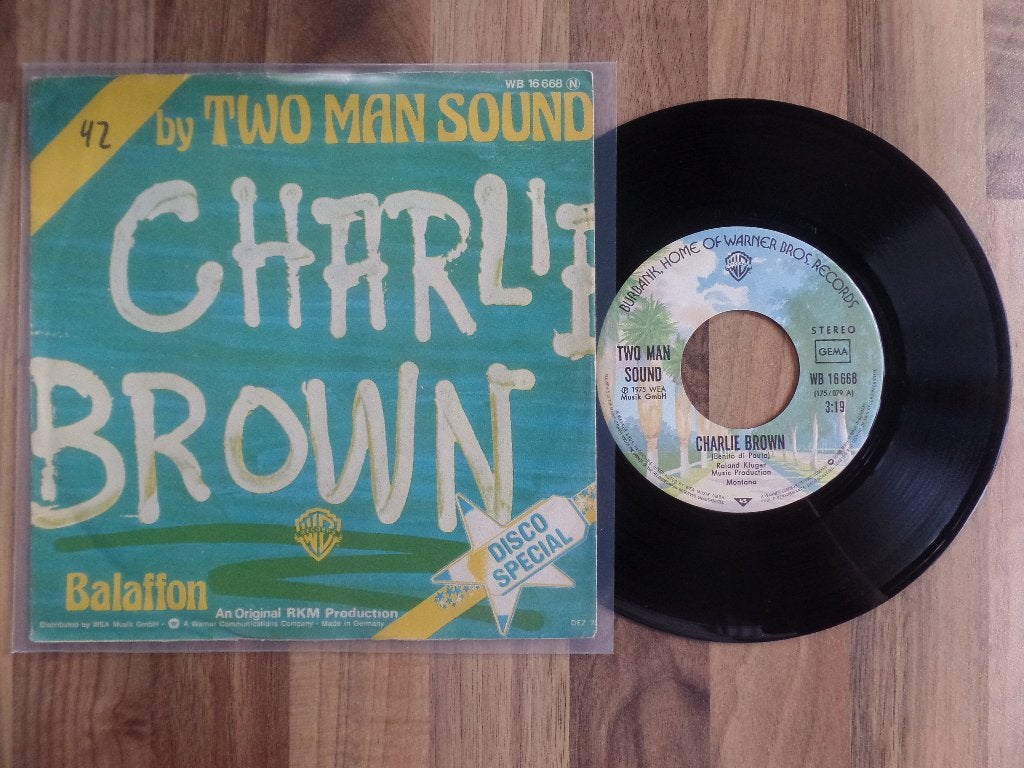 single Two Man Sound – Charlie Brown, Ophalen of Verzenden, Gebruikt, 7 inch, Pop