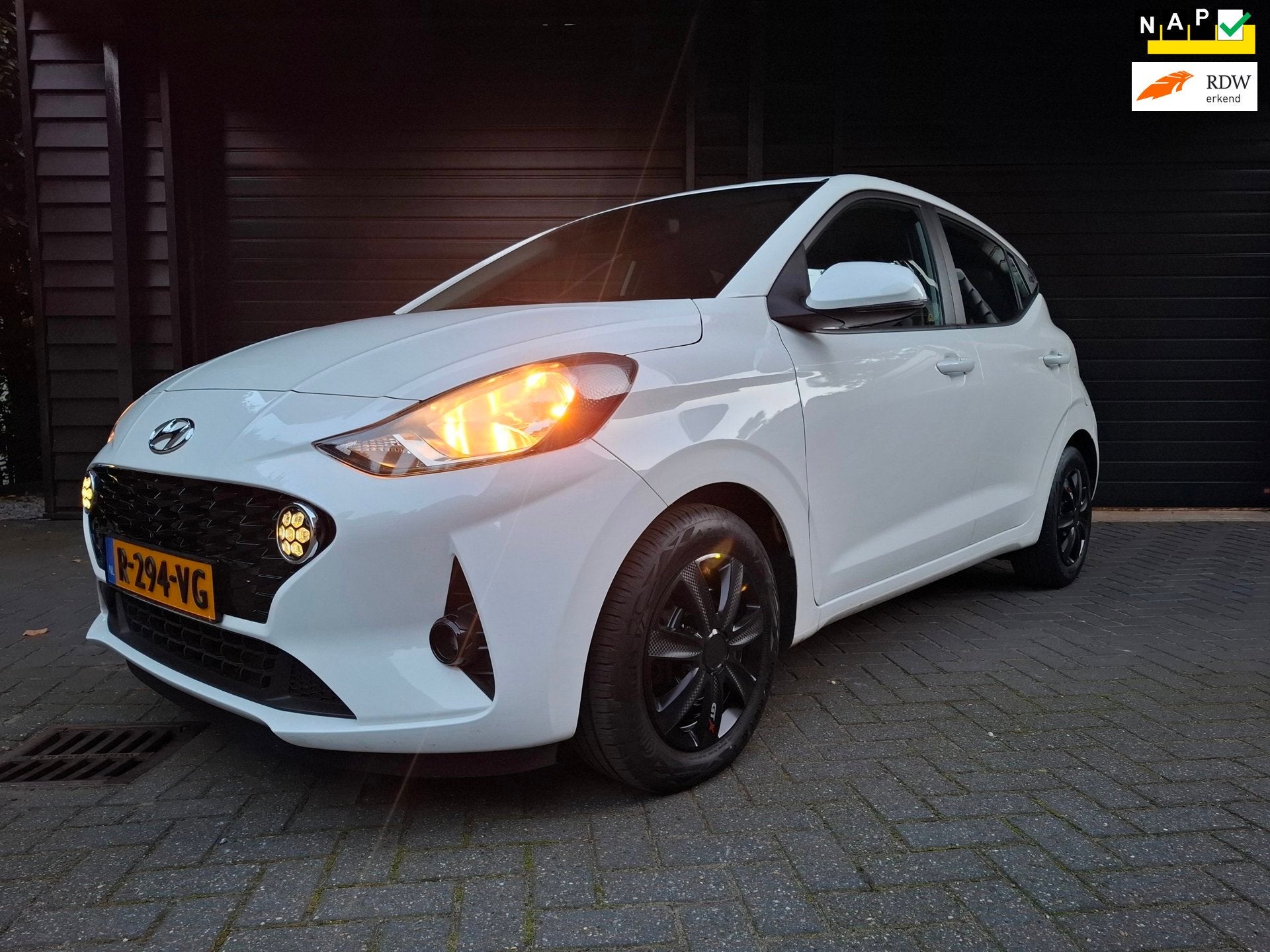 Hyundai I10 1.0 Comfort 1e eig Carplay cruise bluetooth etc, Auto's, Voorwielaandrijving, Dealer onderhouden, Gebruikt, 899 kg