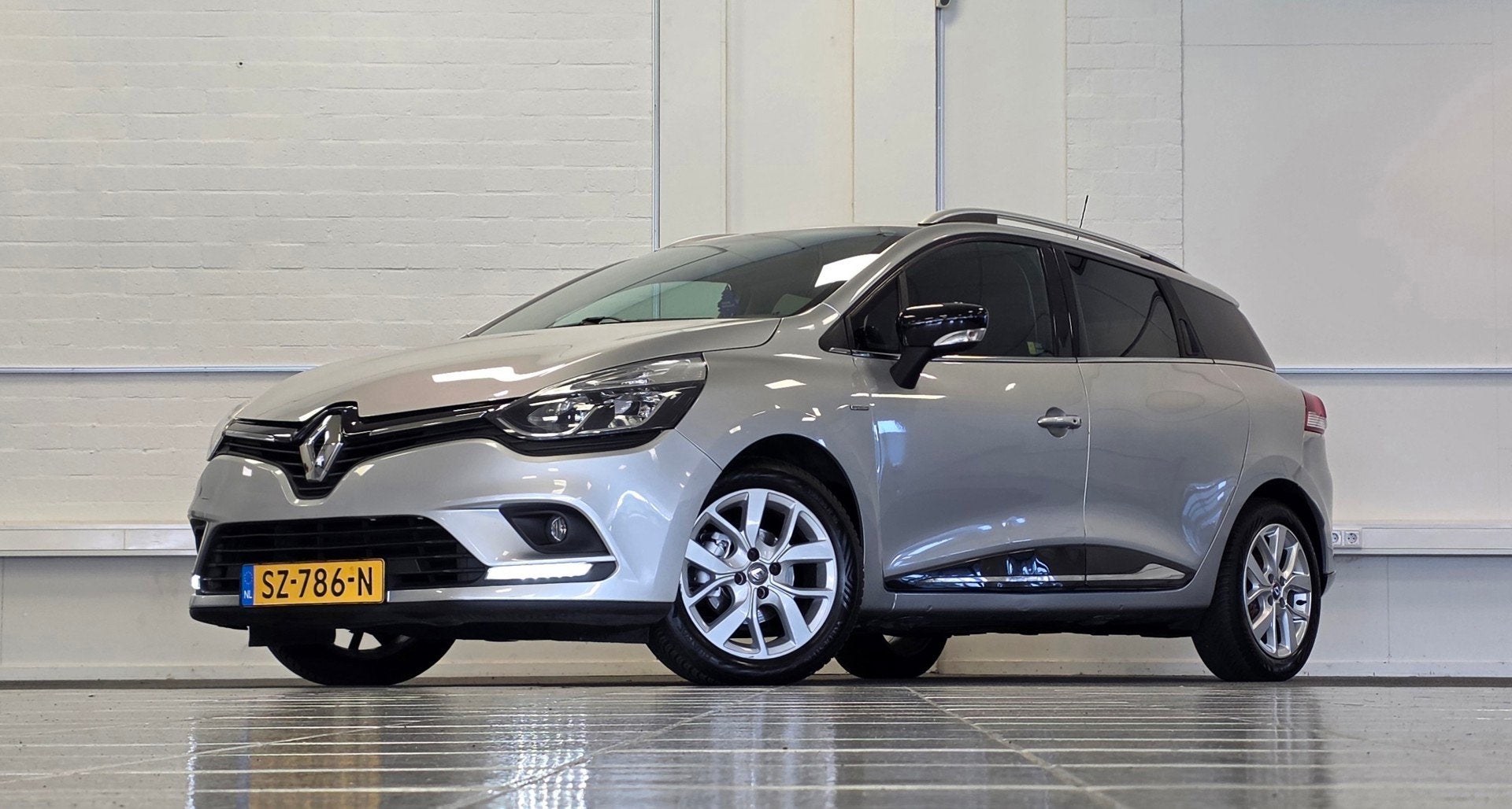 Renault Clio Estate 0.9 TCe Limited Camera Navi Parkeerhulp, Voorwielaandrijving, 898 cc, Gebruikt, 580 kg