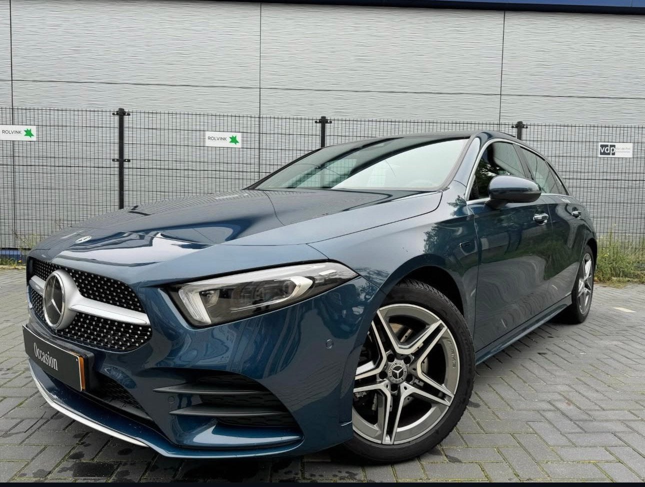 Mercedes A250e AMG | Pano | Dodehoek | Dealer OH, Auto's, Mercedes-Benz, Plug-in hybride, 1600 kg, 93 €/maand, 1332 cc