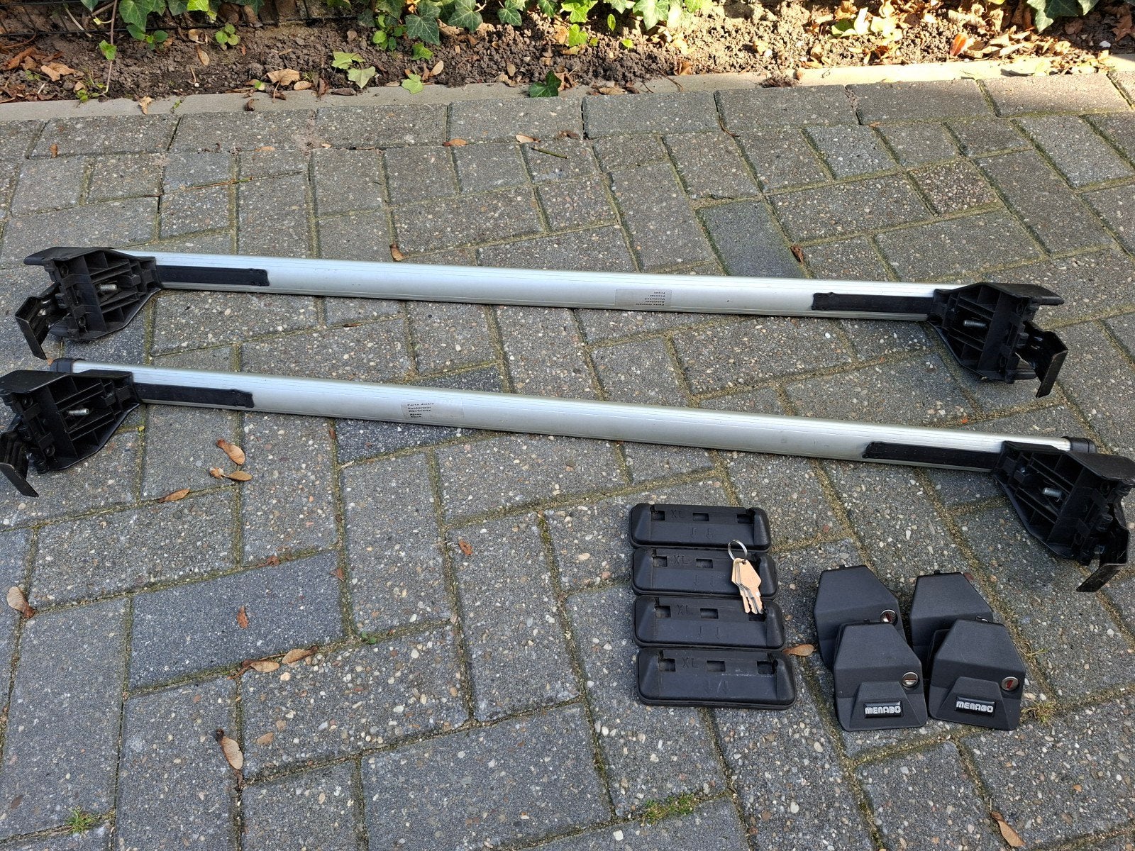 Menabo dakdragers met sloten en sleutels, Ophalen, Gebruikt