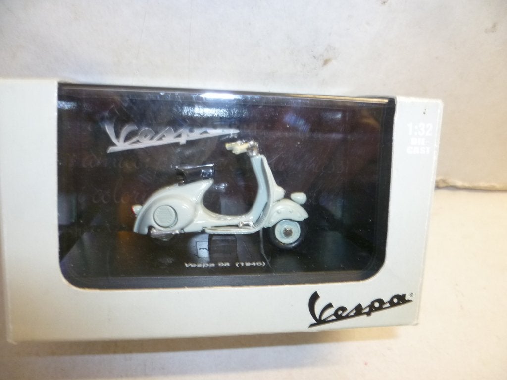 New Ray Vespa 98 Scooter 1946 in doos 1:32 schaalmodel., Ophalen of Verzenden, Nieuw, Overige typen, Overige merken