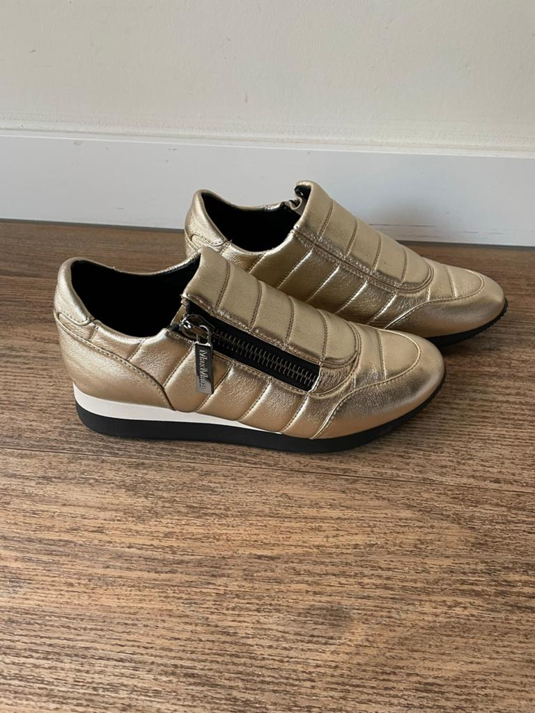 Max Mara sneakers schoenen maat 37 goud zwart, Overige kleuren, Ophalen of Verzenden, Sneakers of Gympen, Zo goed als nieuw
