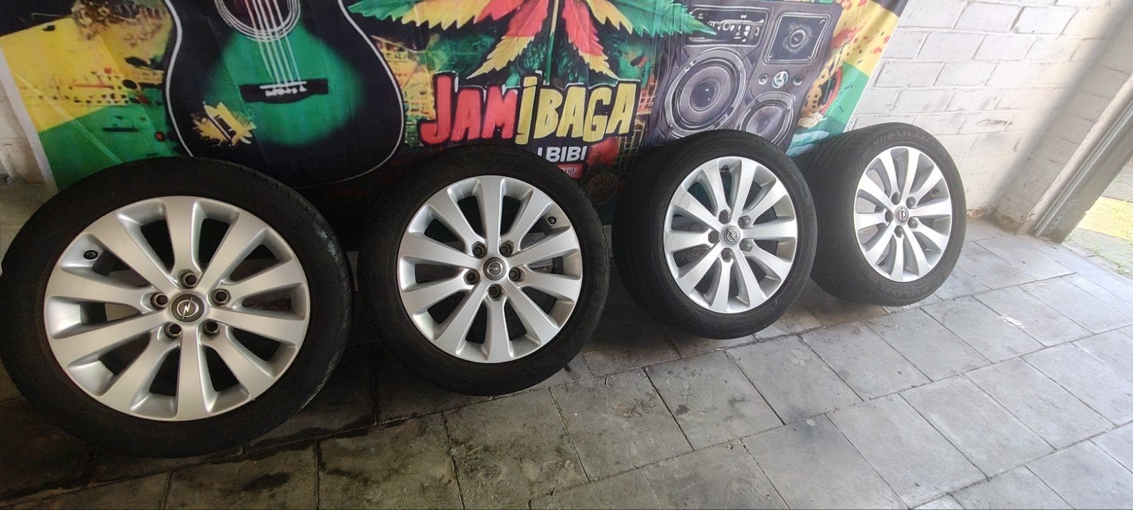 Originele Opel lichtmetalen velgen 17 inch met banden, Ophalen, Velg(en), 17 inch, Zomerbanden