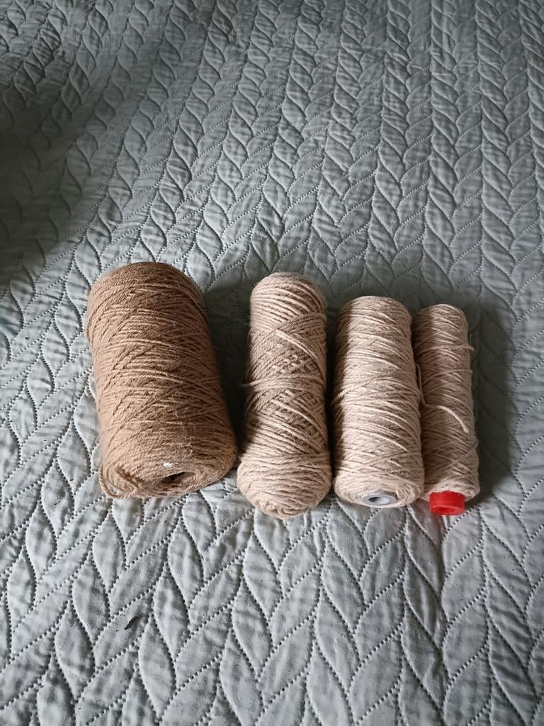 Verkocht 4 klossen stevig wol, Hobby en Vrije tijd, Breien en Haken, Ophalen of Verzenden, Nieuw, Breien of Haken