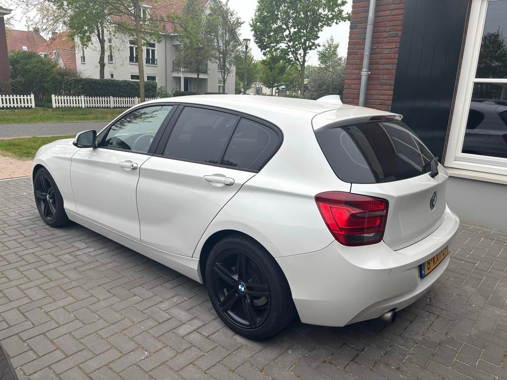 BMW 1-Serie 116I EDE HighExecutive 5DR, zeer nette staat!, Auto's, BMW, 1-Serie, Lederen bekleding, Beige, 4 cilinders