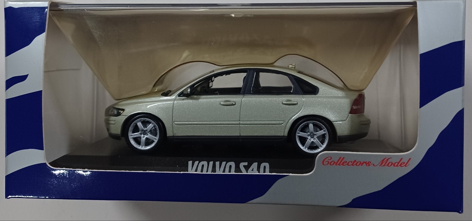 Collectors item Volvo S40 2008 Dealermodel uit verzameling., Hobby en Vrije tijd, Modelauto's | 1:43, Ophalen of Verzenden, Nieuw