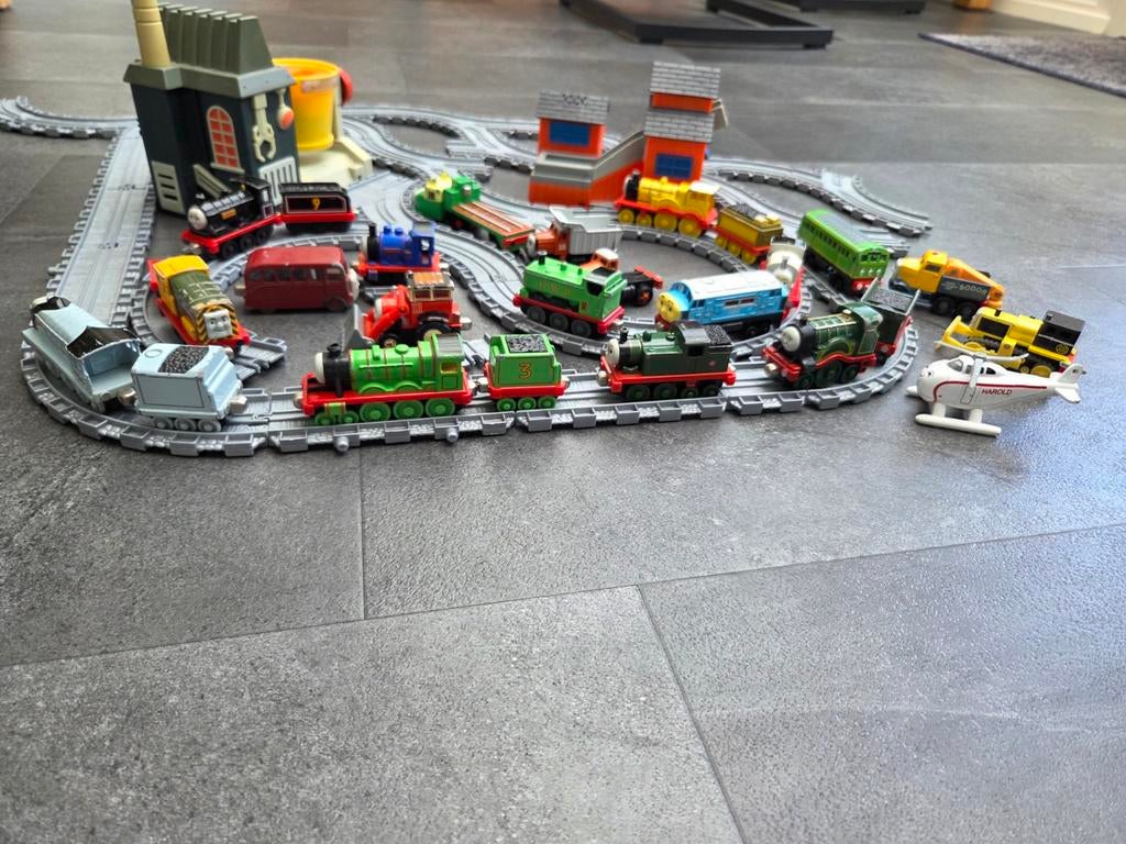 Thomas de Trein speelset met rails en gebouwen, Ophalen of Verzenden, Gebruikt
